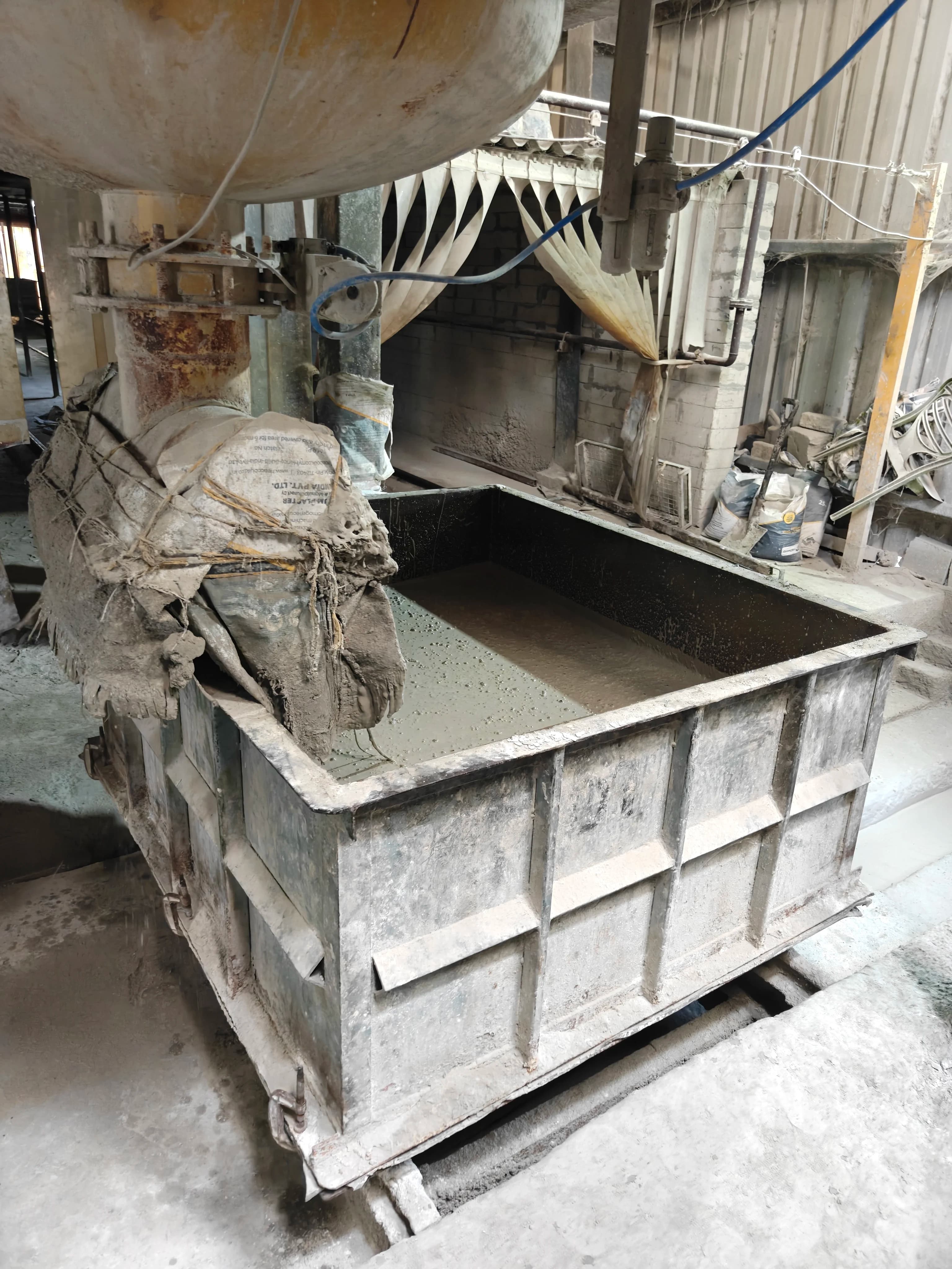 Fresh AAC slurry poured into casting moulds