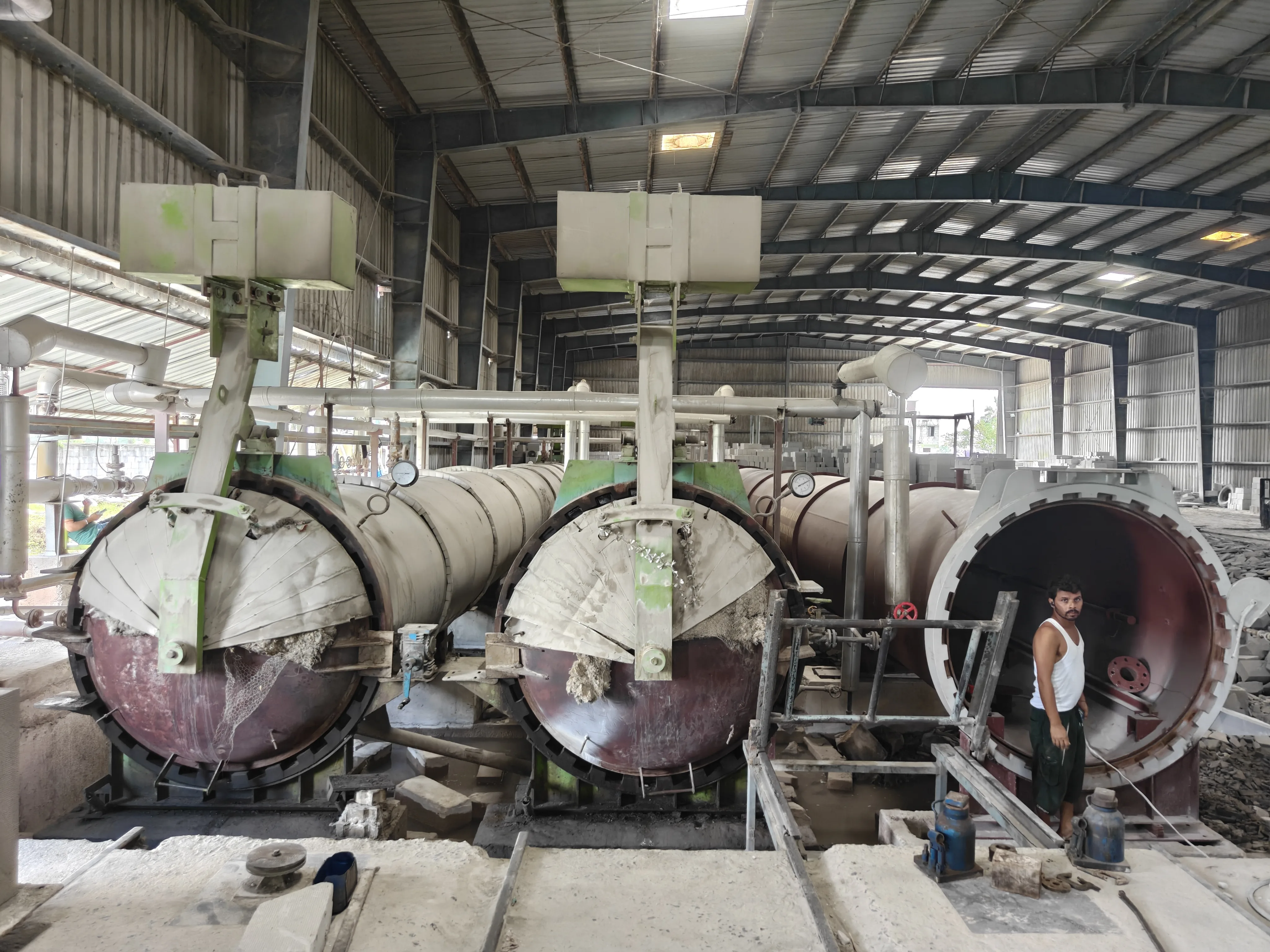 Autoclave machine for high-pressure steam curing of AAC blocks