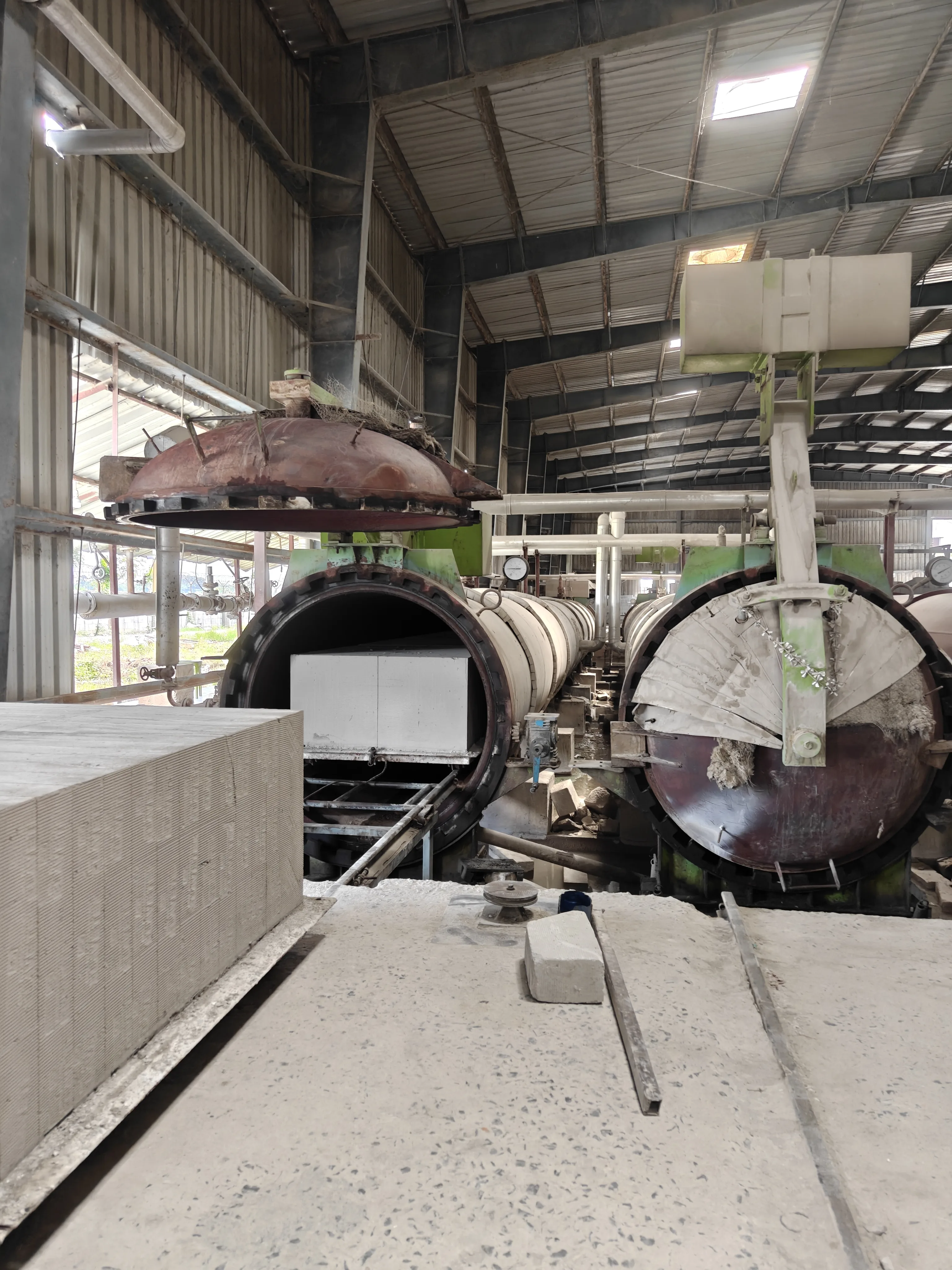 A batch of AAC cakes inside the autoclave