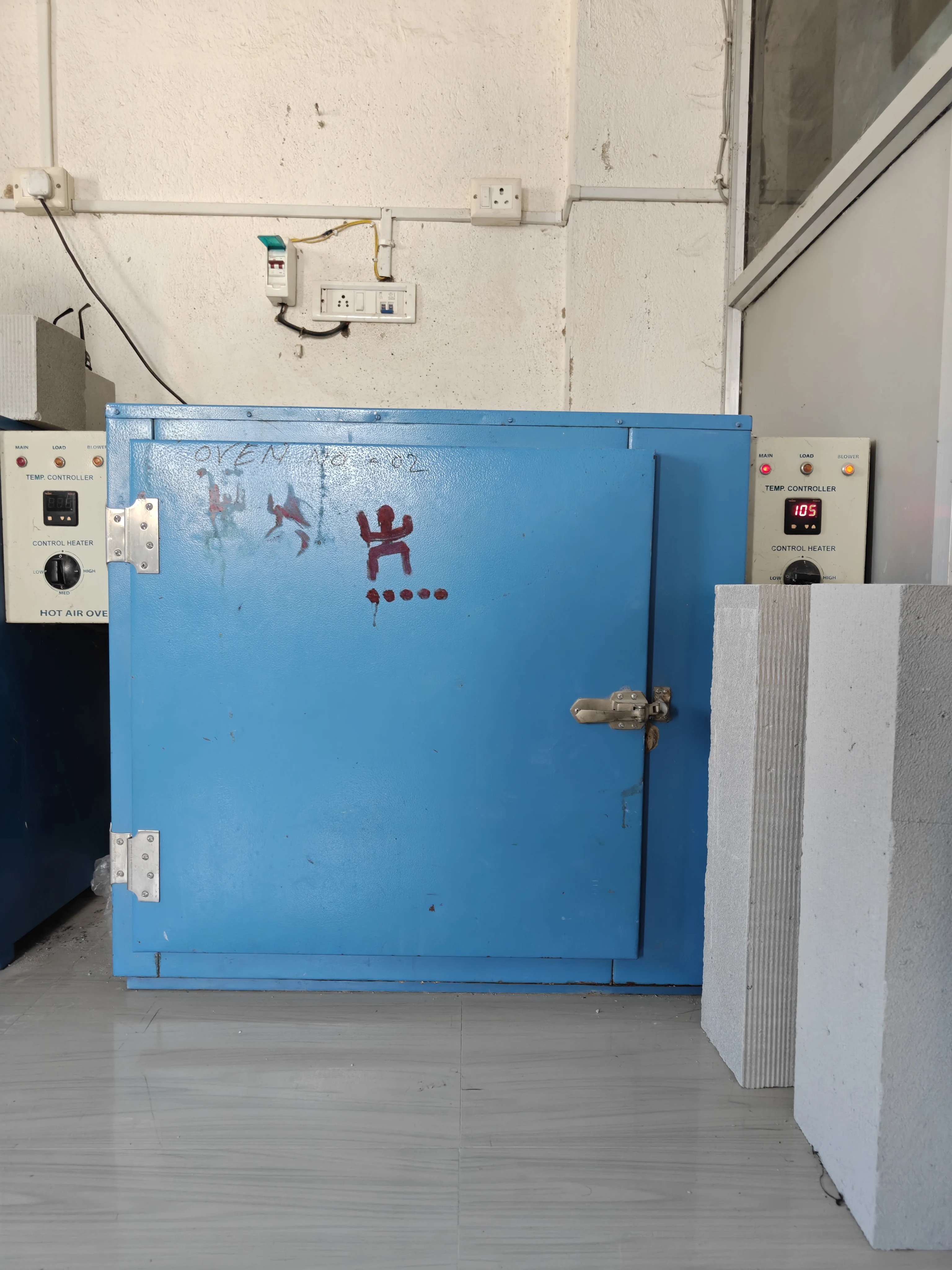 Laboratory oven used for moisture and strength testing