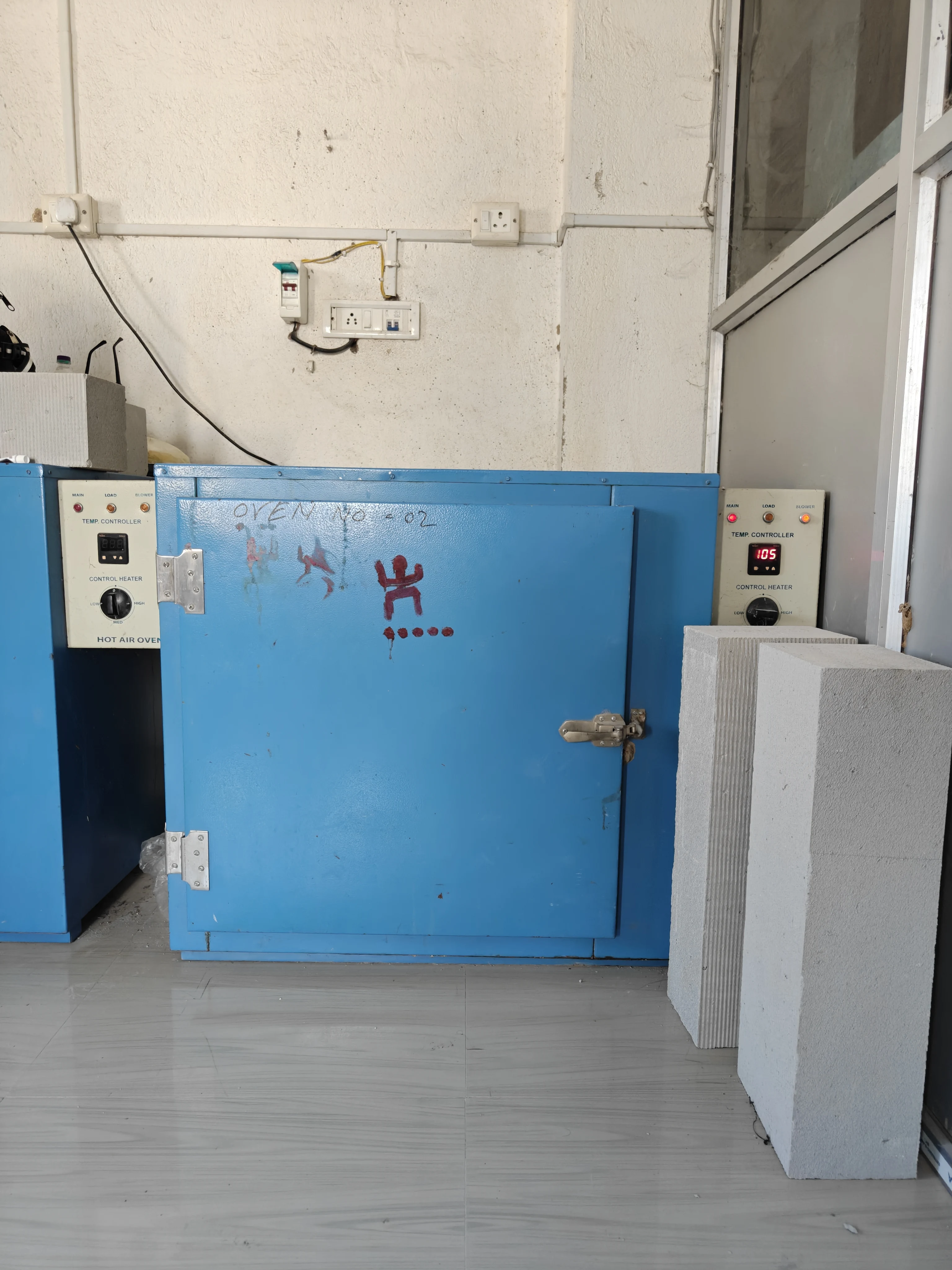 Laboratory drying oven during a test cycle