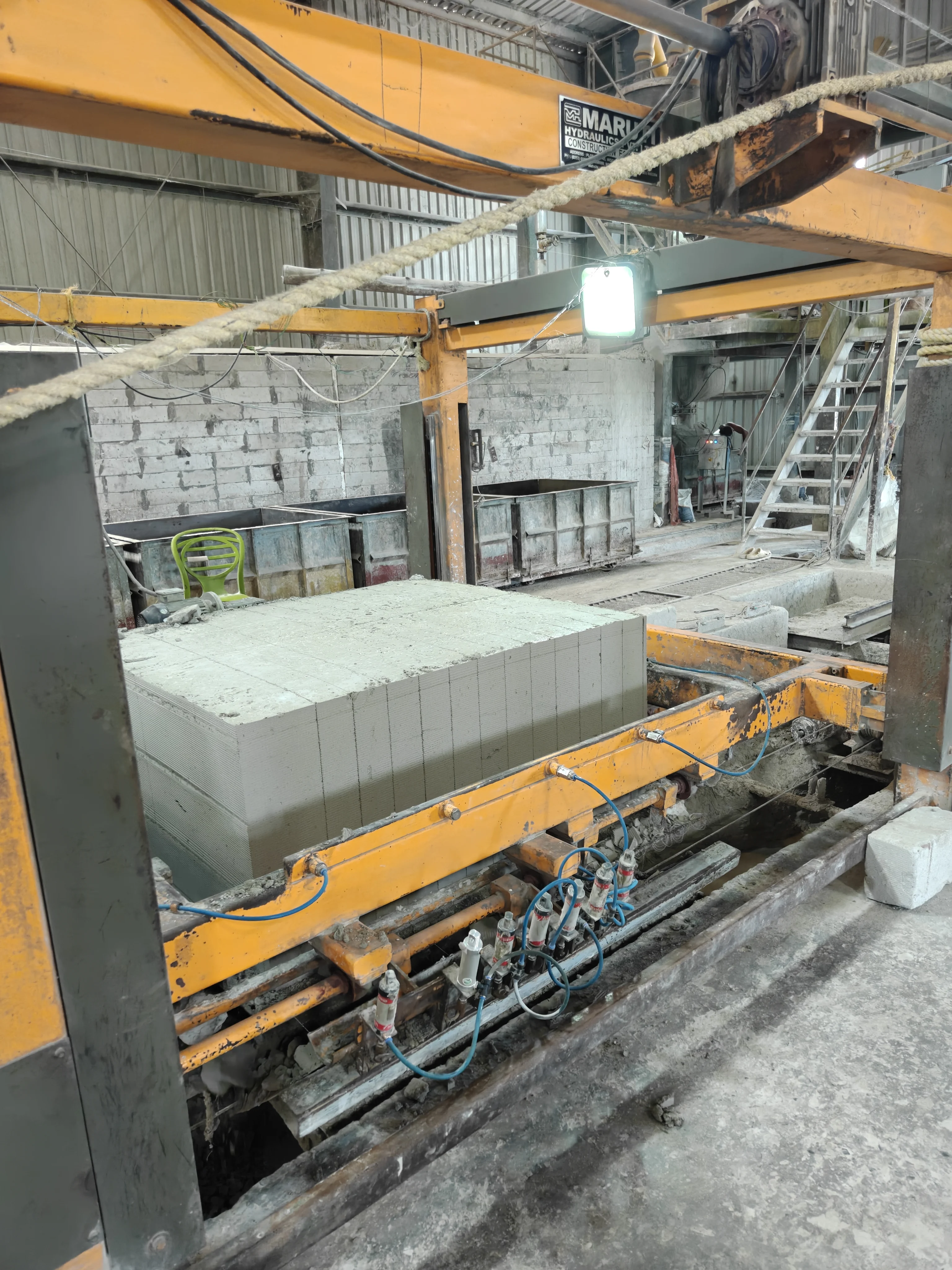 Cut cakes with exact dimensions on the cutting line